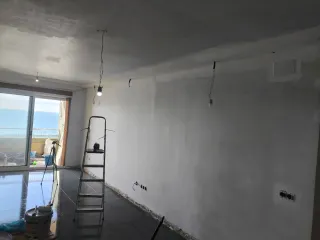 Servicios de reformas, pintura y alicatados