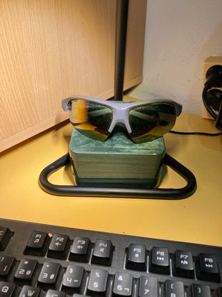 Gafas de sol grises y multicolor