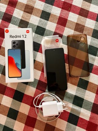 Móvil Xiaomi Redmi 12 + Cargador
