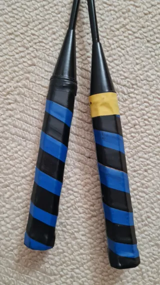 Dos raquetas de bádminton