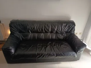 Sofá de piel negro
