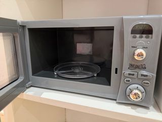 Cocinita y microondas electrónico