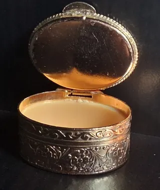 Portapillole dorato scena Fragonard