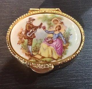 Portapillole dorato scena Fragonard