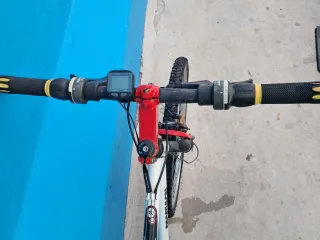 Bicicleta Decathlon Blanca y Roja