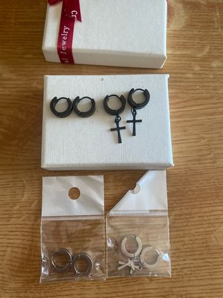 4 Pares Pendientes Aro y Cruz