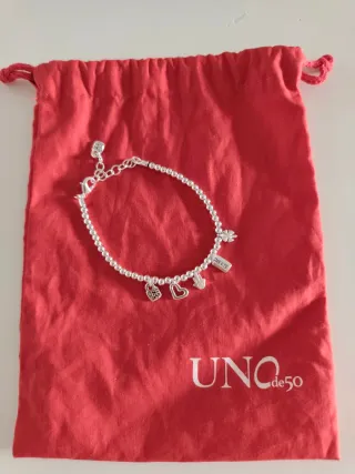 Pulsera Uno de 50 plateada con charms