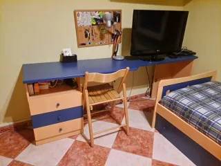 Habitación juvenil 2 camas y escritorio