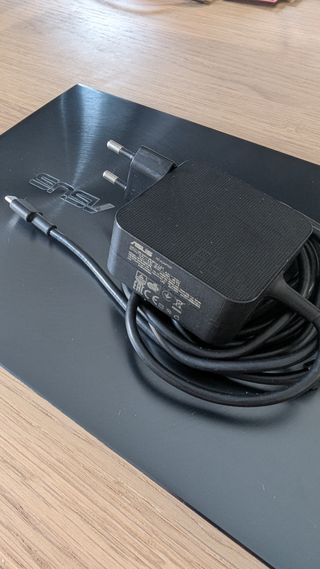 ASUS ZenBook 14" con i7 | 16 GB | Buen estado