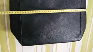 Bolso negro Stradivarius de mano