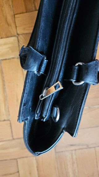 Bolso negro Stradivarius de mano