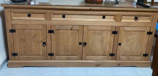 Aparador de madera con vitrina y cristal( mueble s