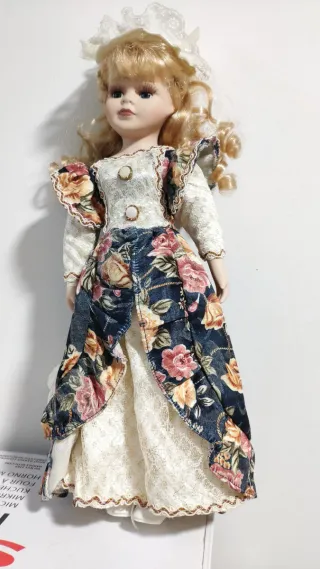 Belli pupazzi di porcellana