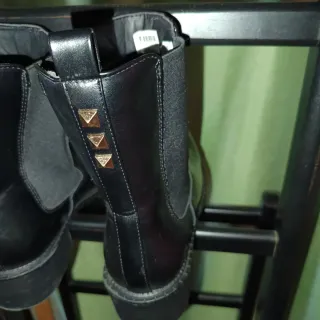 Botines negros mujer con tachuelas