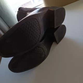 Botines negros mujer con tachuelas