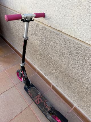 Patinete infantil rosa y negro