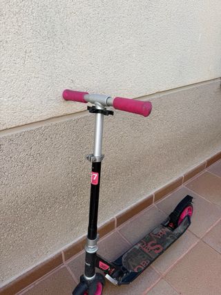 Patinete infantil rosa y negro