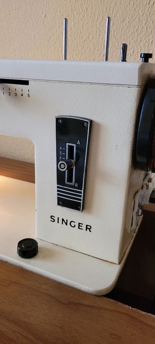 Máquina de coser Singer+mueble