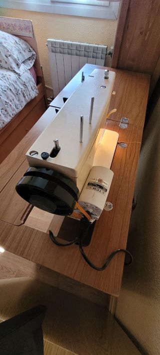 Máquina de coser Singer+mueble