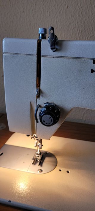 Máquina de coser Singer+mueble