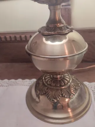 2 Lámparas de Mesa Doradas