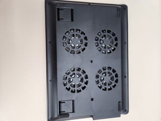 Base Refrigeradora Portátil 12-17", 4 Ventiladores Silenciosos- Ventilador Ordenador Portatil con Soporte, 2 Puertos USB, Refrigeración Rápida, Luz LED Azul - Color Negro NK