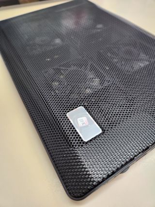 Base Refrigeradora Portátil 12-17", 4 Ventiladores Silenciosos- Ventilador Ordenador Portatil con Soporte, 2 Puertos USB, Refrigeración Rápida, Luz LED Azul - Color Negro NK