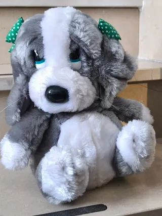 Cagnolino peluche grigio e bianco
