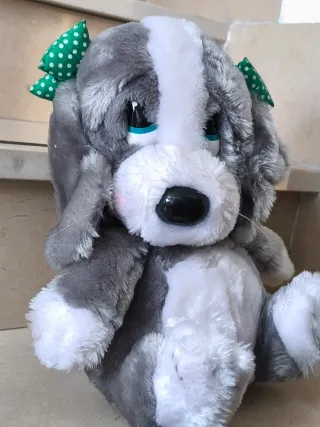 Cagnolino peluche grigio e bianco