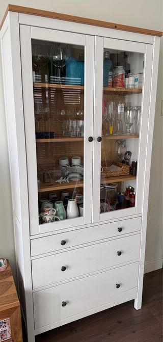 Vitrina Ikea Hemnes Madera y Cristal