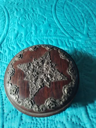 Caixa redonda madeira com estanho