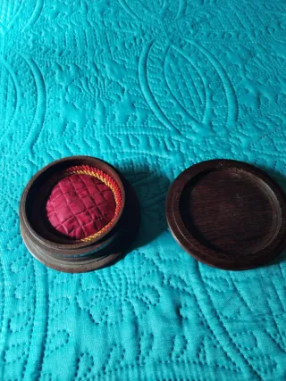 Caixa redonda madeira com estanho