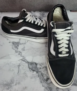 Zapatillas Vans Old Skool Negras y Blancas
