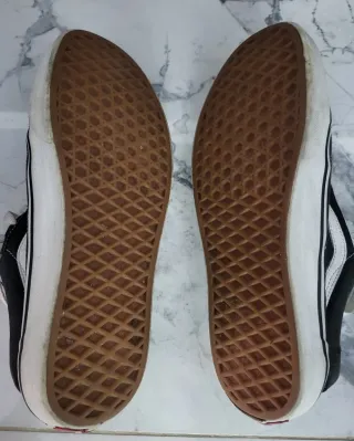 Zapatillas Vans Old Skool Negras y Blancas