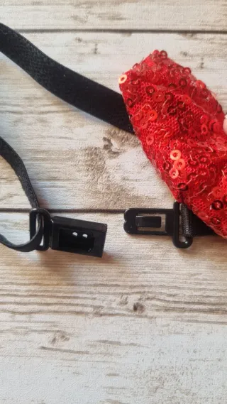 Pajarita roja lentejuelas