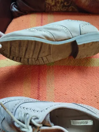 Zapatos mocasín beige con brillantes