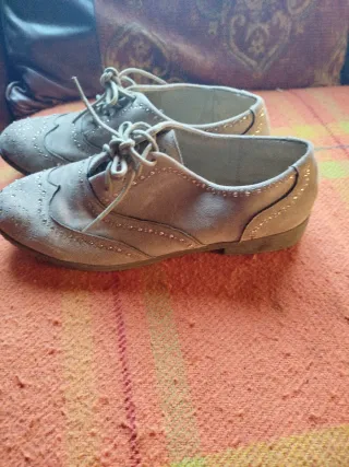 Zapatos mocasín beige con brillantes