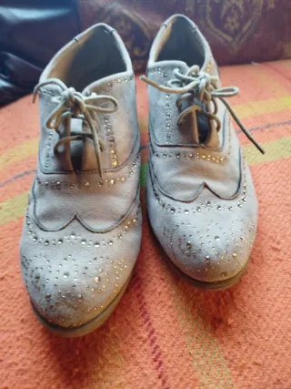 Zapatos mocasín beige con brillantes