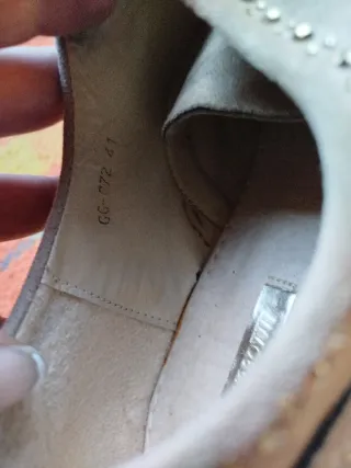 Zapatos mocasín beige con brillantes