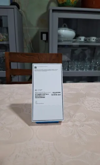 Scatola iPhone 16 Pro Max bianco