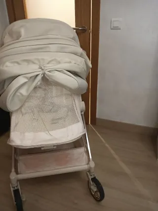 Silla de paseo versátil color crema