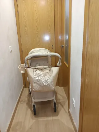 Silla de paseo versátil color crema