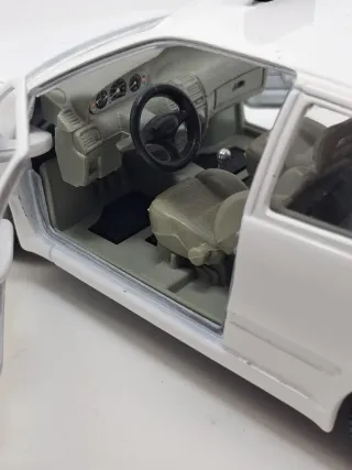 Fiat Punto Taxi 3p Bburago scala 1:24.Vintage.