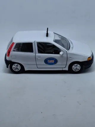 Fiat Punto Taxi 3p Bburago scala 1:24.Vintage.