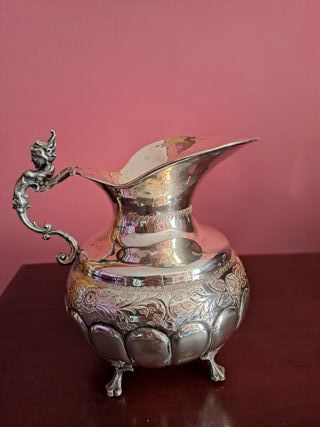 Jarra vintage de alpaca y plata con grabados