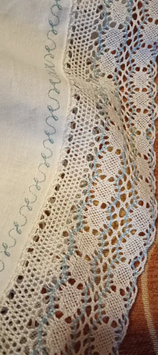 Enagua Baturra con puntilla antigua de bolillos