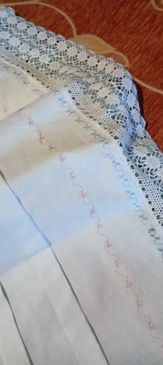 Enagua Baturra con puntilla antigua de bolillos