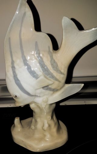 Figura porcelana Tengra mate mujer