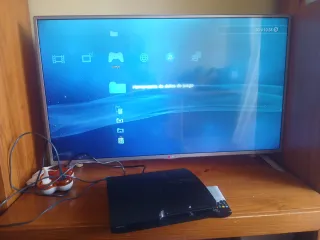 PlayStation 3 Slim Negra con mando ,FIFA 10 y F1