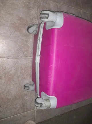 Maleta grande con ruedas rosa